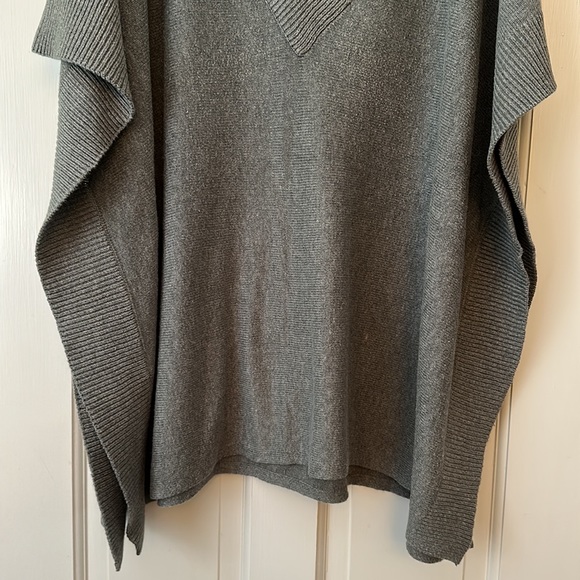 Messimo Poncho Sweater - Picture 6 of 11